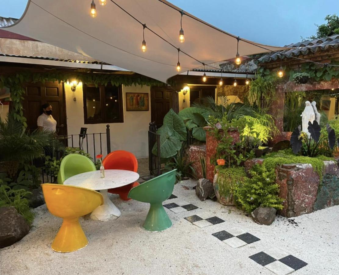 Nikikot Hostel & Hotel Antigua Dış mekan fotoğraf